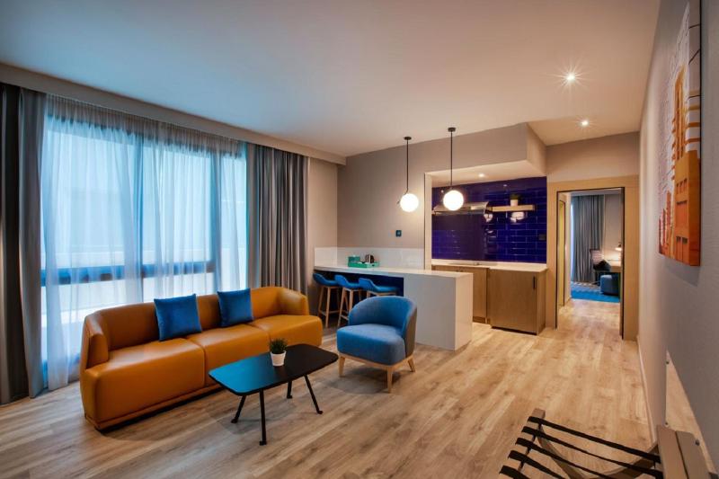 Deluxe Suite, Kitchenette, 1 King Bed image 3