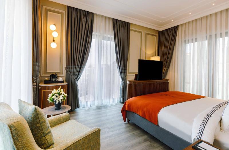 Deluxe Double Room with Sea View image 4