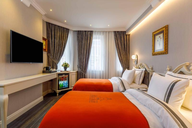 Standard Twin Room image 2