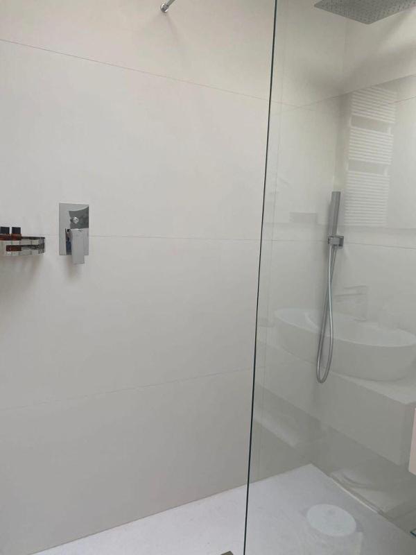 Deluxe Queen Room image 2