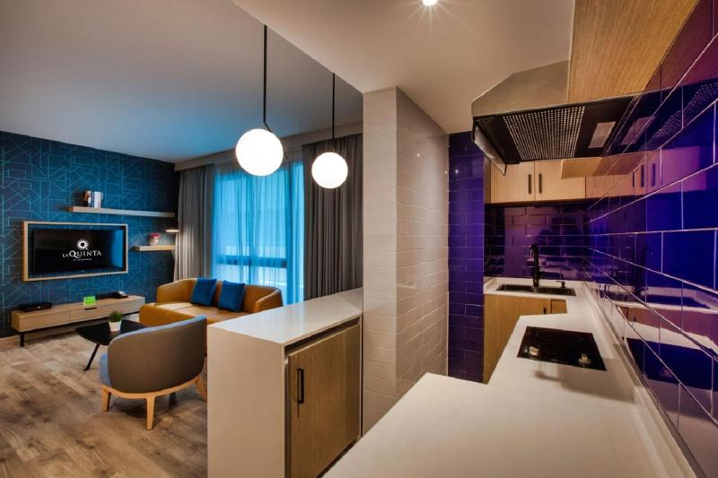 Executive Suite, Kitchenette, 1 King Bed - Complimentary Transfer to La Mer Beach, Dubai Mall / Burj Khalifa Metro Station image 3