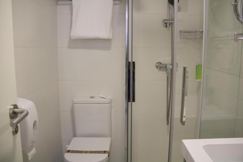 Budget Double Room image 2