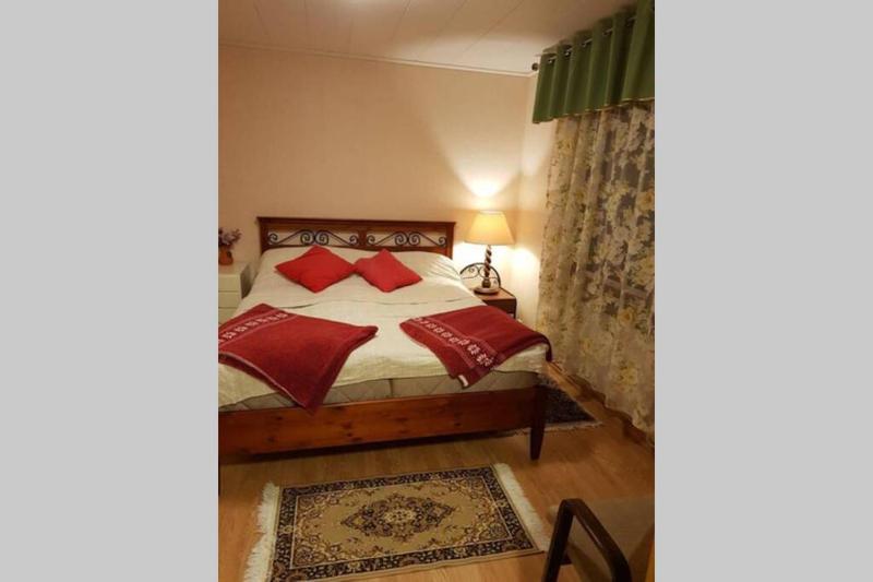 Three-Bedroom House image 4