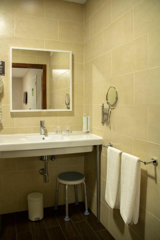 Standard Double or Twin Room image 2