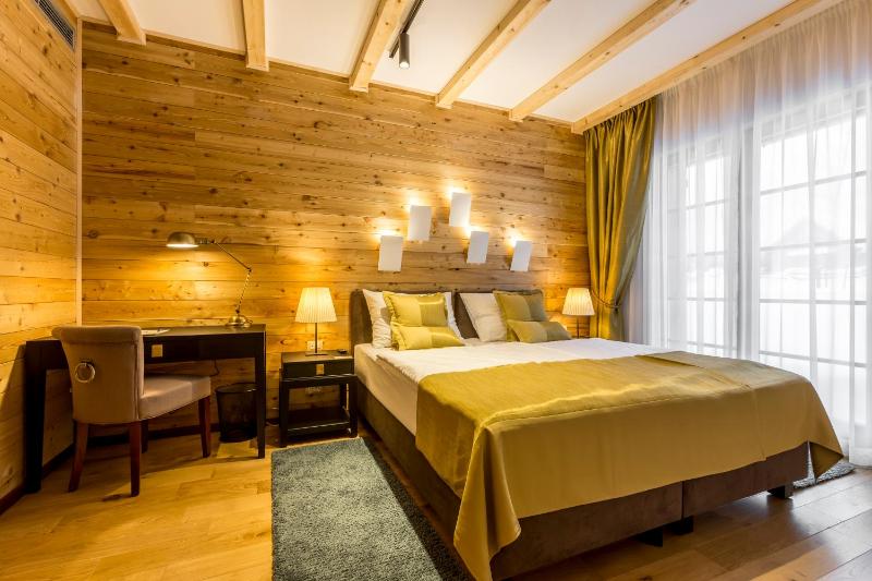Luxury suite (two bedroom) image 3