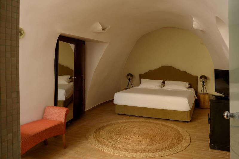One Bedroom Villa with Outdoor Hot Tub and Garden View image 2