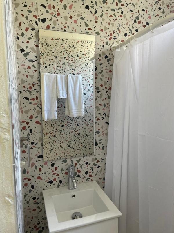 Studio Apartment image 2