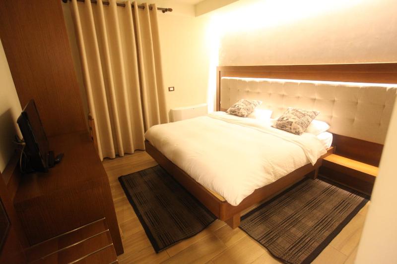 Double Room image 3