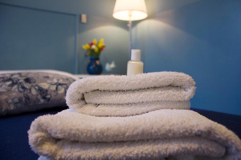 Standard Double Room with Shared Bathroom image 3