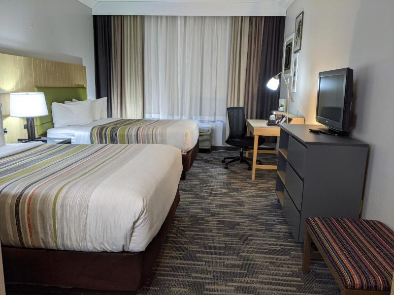 Queen Room with Two Queen Beds - Non-Smoking image 3