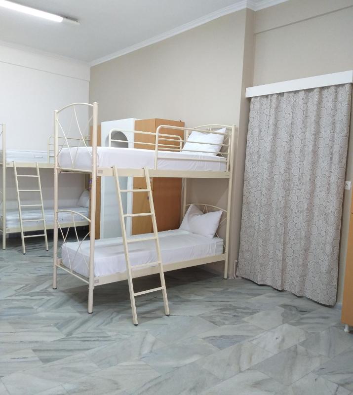 Bed in 10-Bed Female Dormitory Room with Private Bathroom image 2