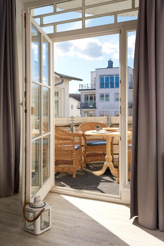 Deluxe Double Room with Balcony image 4