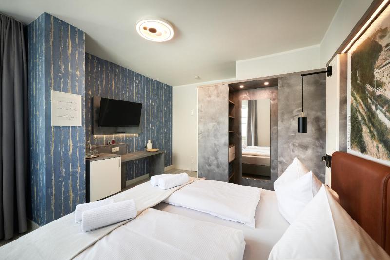 Family Suite with Balcony image 3
