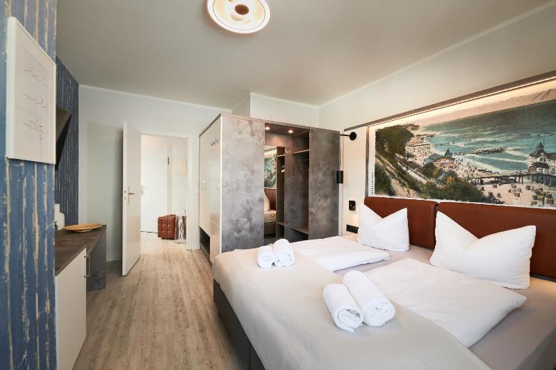 Family Suite with Balcony image 1