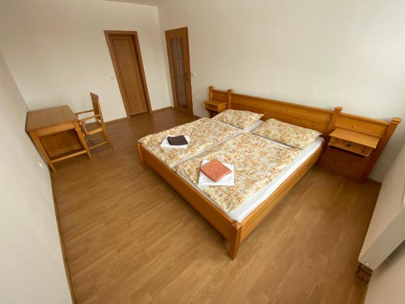 Double or Twin Room image 3