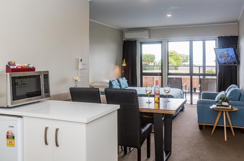 Le Chalet Suisse Motel Taupo - image 2
