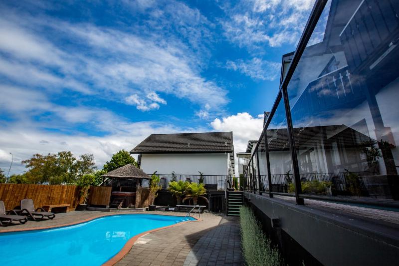Le Chalet Suisse Motel Taupo - image 44