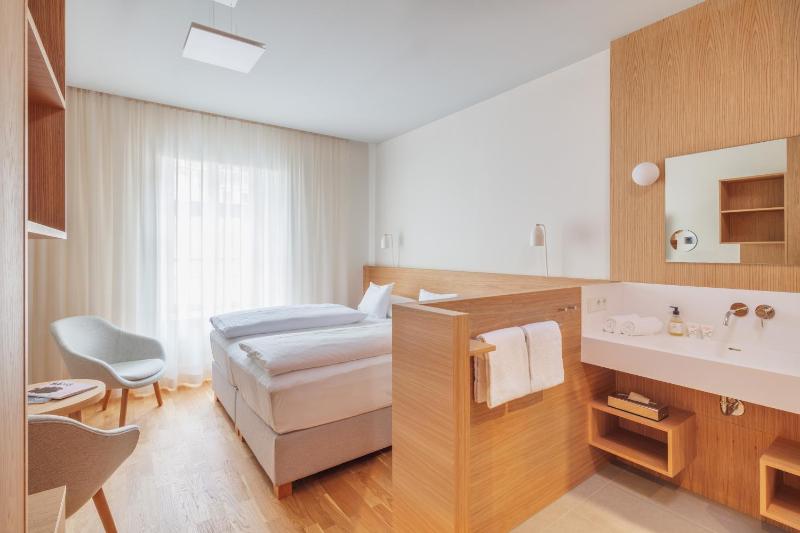 Superior Double Room image 3