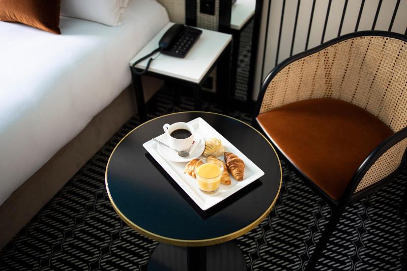 Superior Triple Room image 3