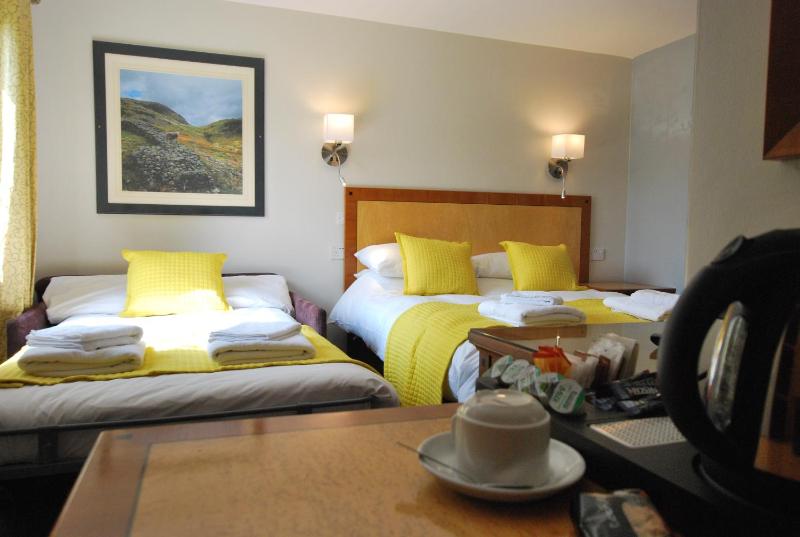 Double or Twin Room image 3