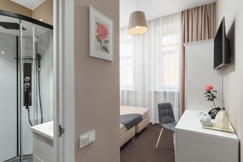 Small Double Room image 2