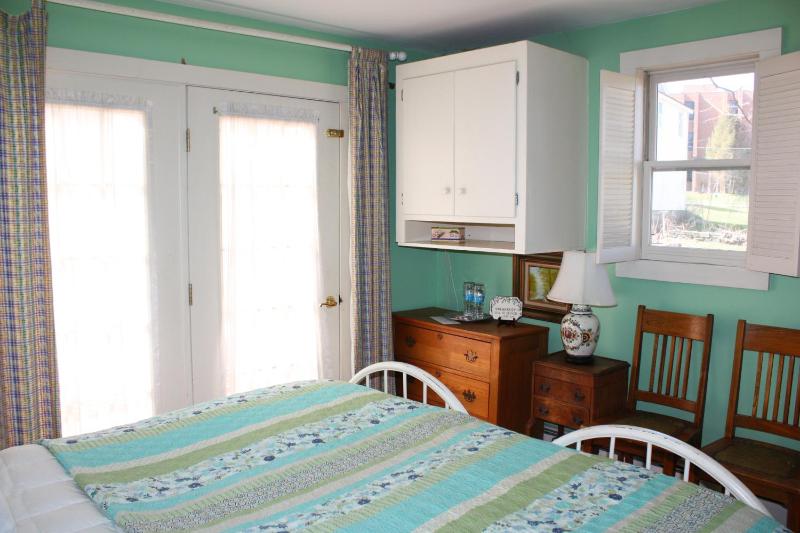 Deluxe King Room image 2