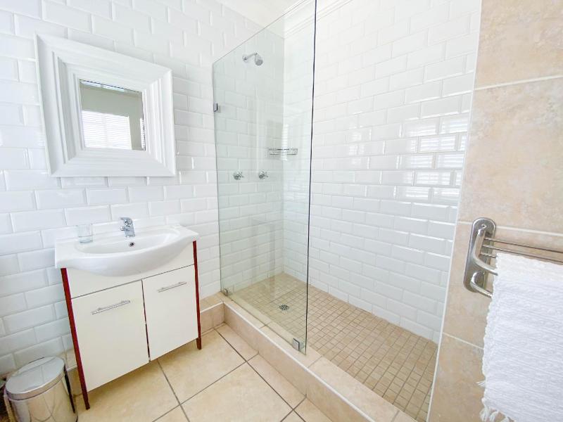 Single Room with Shower image 2