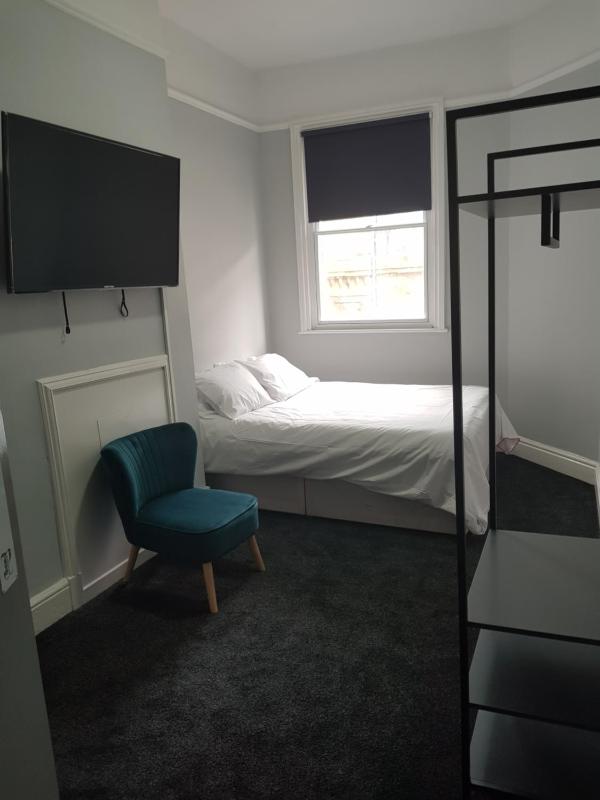 Double Room with Shared Shower Room image 1
