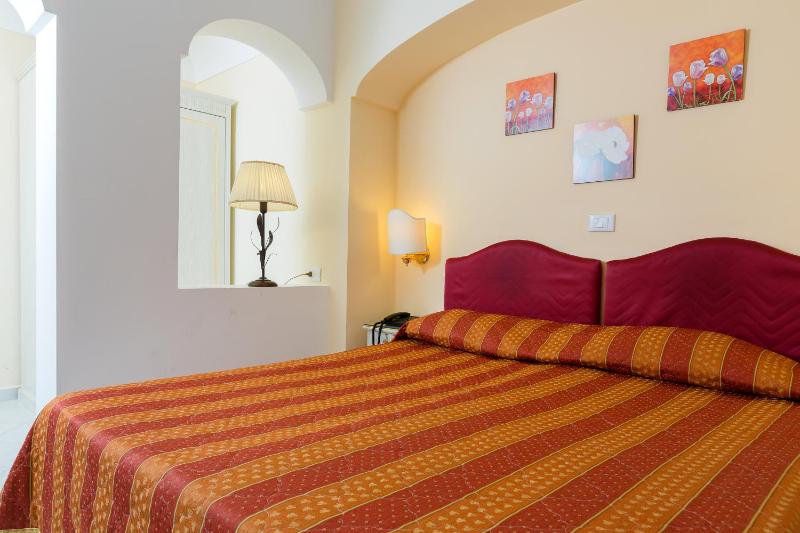 Economy Double or Twin Room image 2