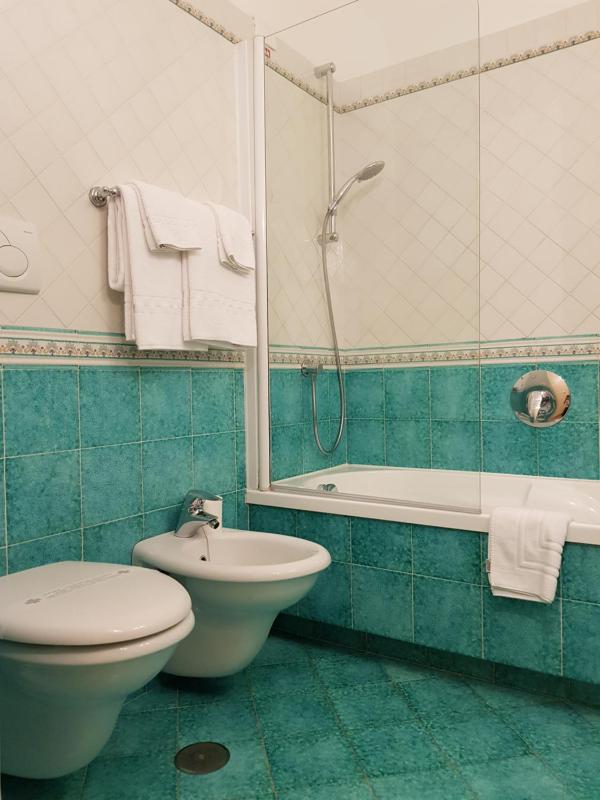 Triple Room with Balcony and Partial Sea View image 2