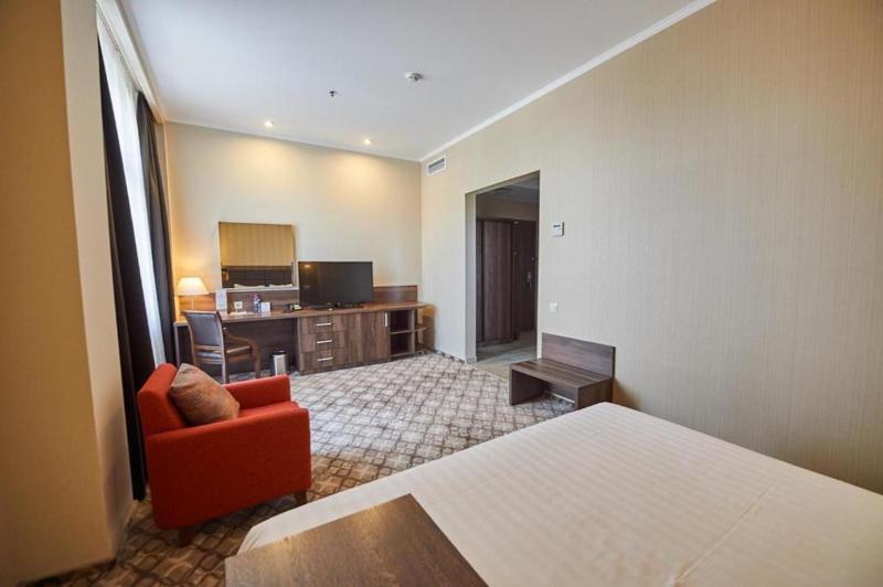 Double Apartment with Spa Access  - Mobility Access image 3