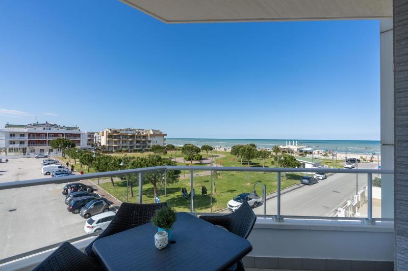 Two-Bedroom Apartment and Sea View image 2
