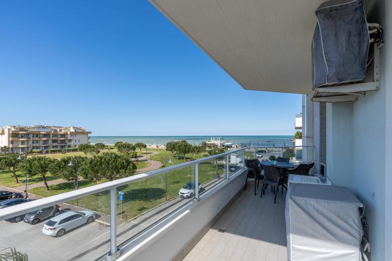 Two-Bedroom Apartment and Sea View image 3