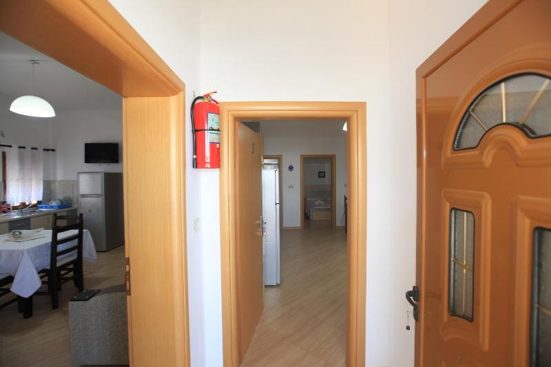 One-Bedroom Apartment image 4
