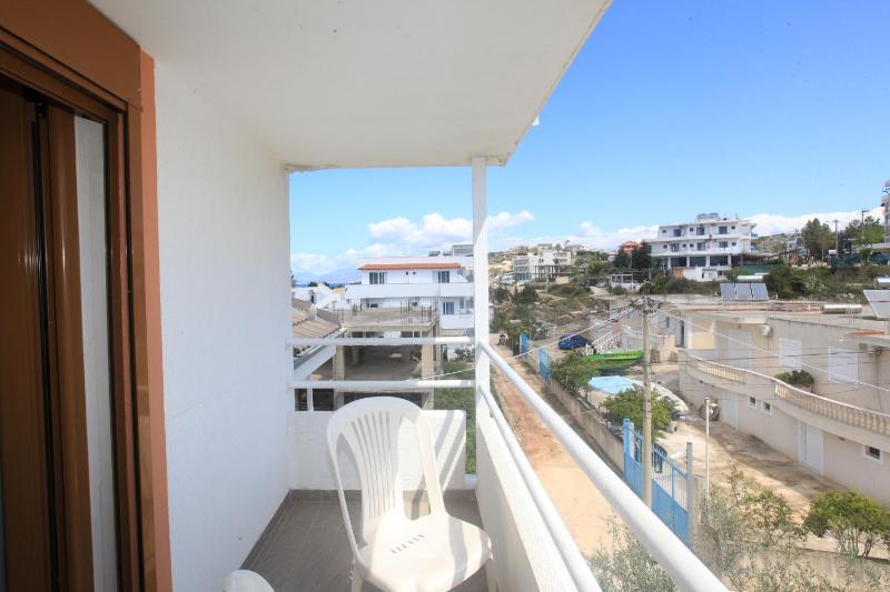 One-Bedroom Apartment image 2