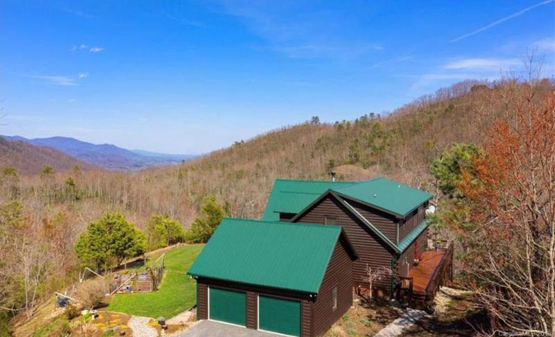 Four-Bedroom Holiday Home image 2