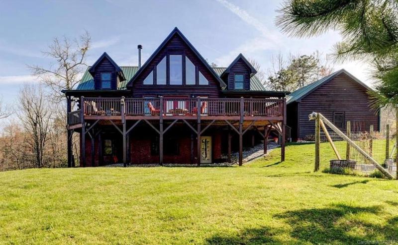 Four-Bedroom Holiday Home image 3