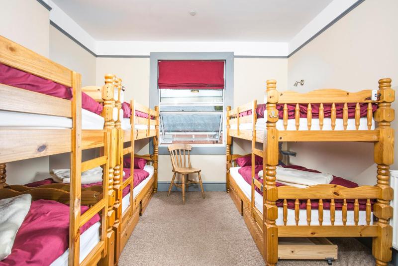 Economy Quadruple Room image 2