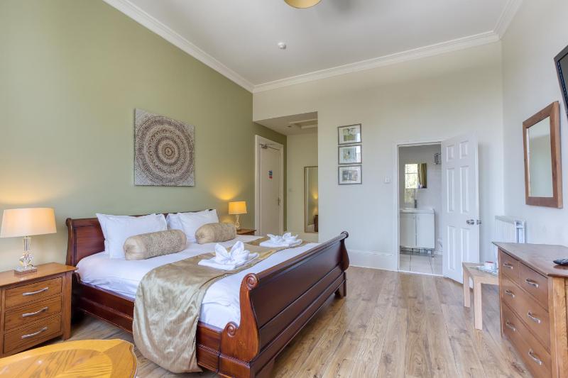 Deluxe Double Room image 3