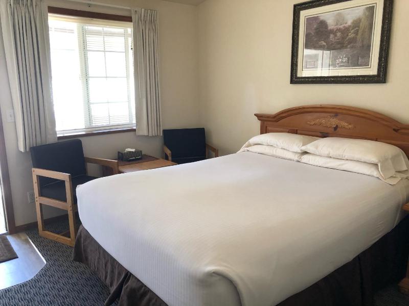 Standard Queen Room image 4
