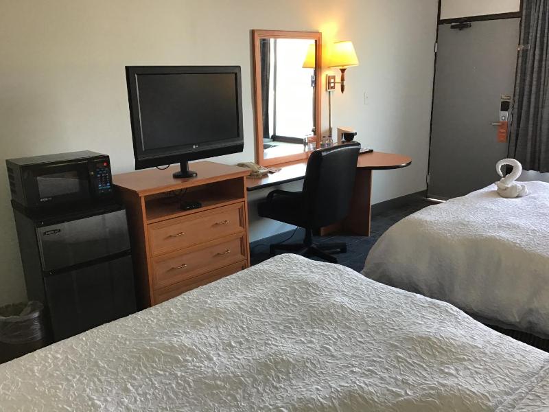 Queen Room with Two Queen Beds - Mobility Access/Non-Smoking image 1
