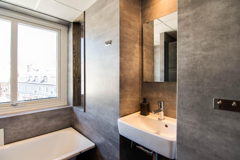 Deluxe Double Room with Bath image 4