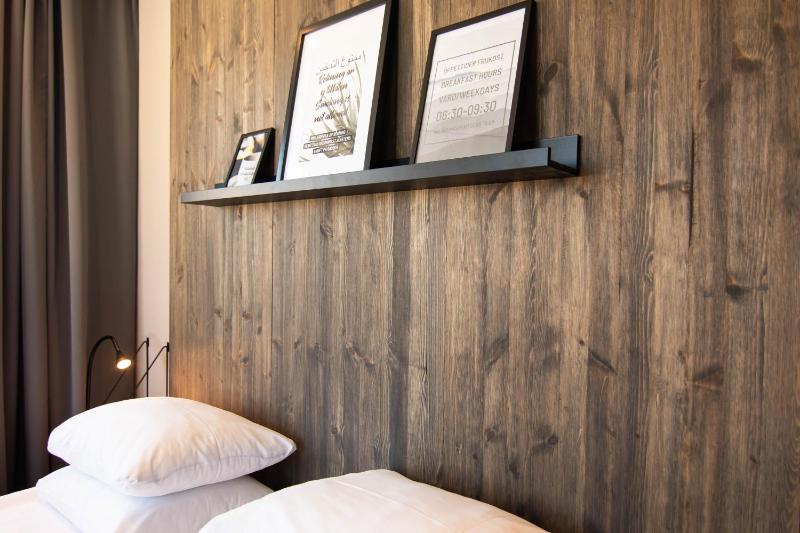 Deluxe Double Room with Bath image 3