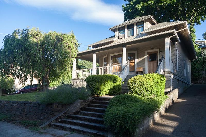 Three-Bedroom House image 4