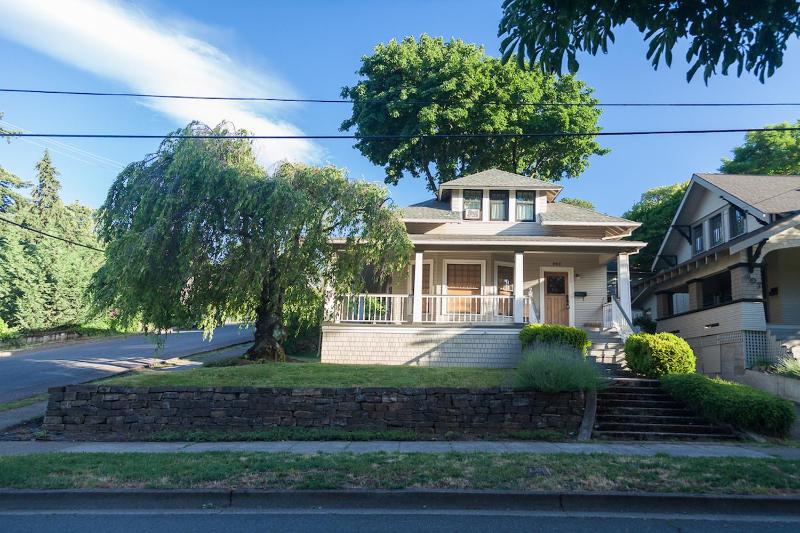 Three-Bedroom House image 3