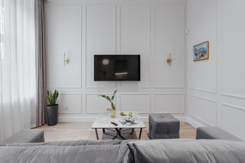 One-Bedroom Apartment image 3
