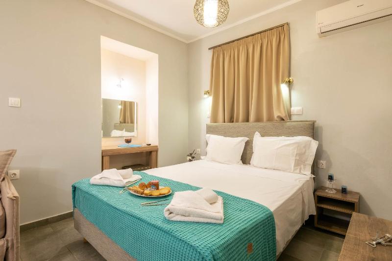 Studio Apartment with Sea View image 2