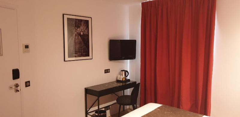 Superior Twin Room image 3