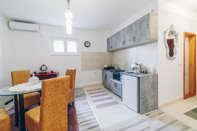 One-Bedroom Apartment image 3