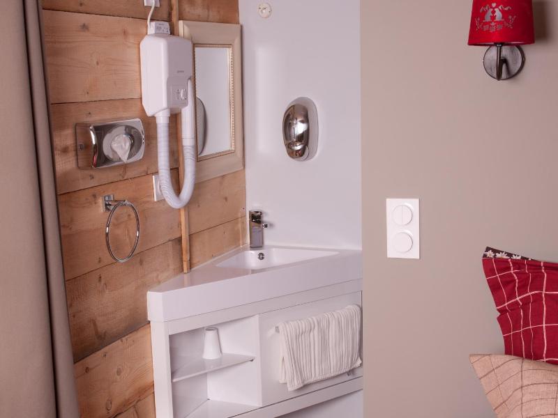 Double Room image 3